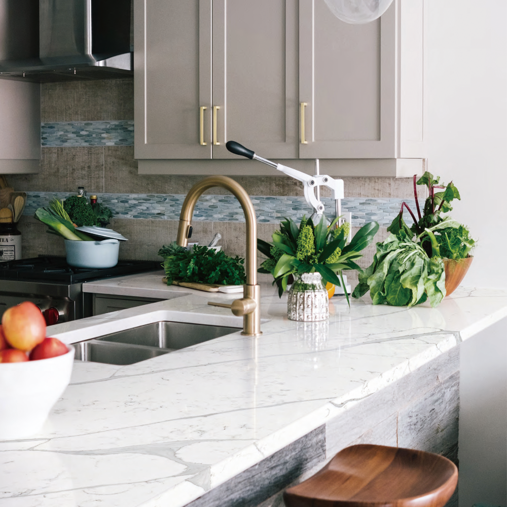 White Calacatta Quartz-3404